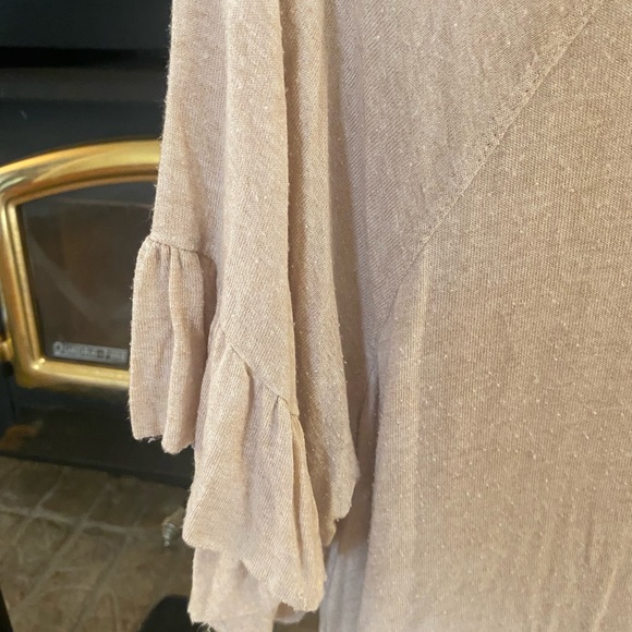 Beige boutique top - Picture 2 of 3